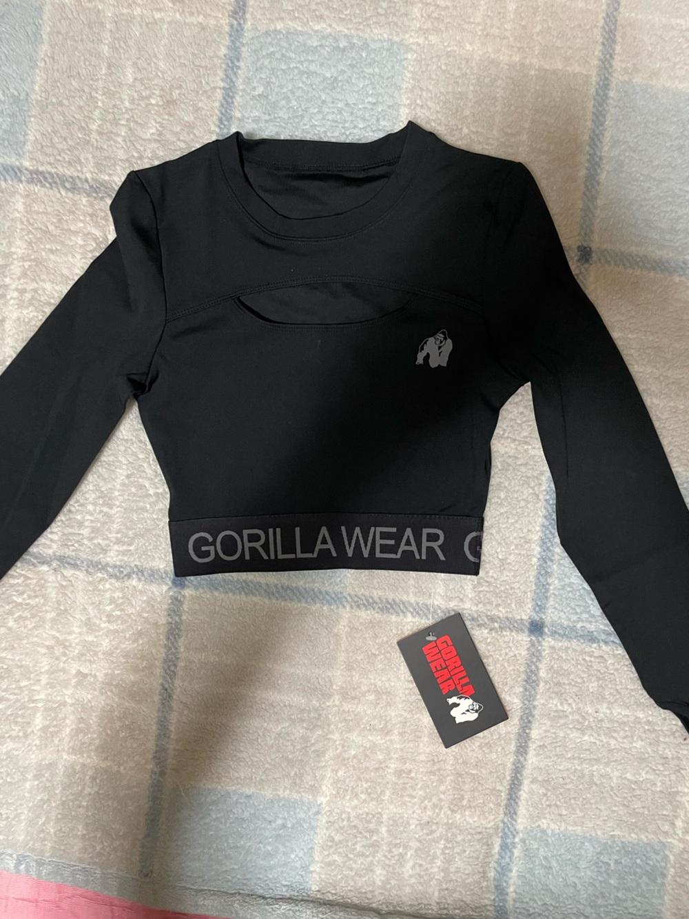 Black Long-Sleeve Crewneck Crop Top